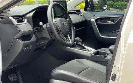 Toyota RAV4, 2021 год, 2 350 000 рублей, 8 фотография