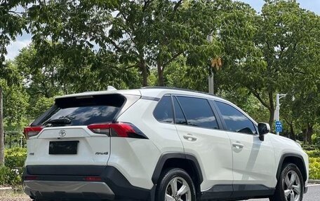 Toyota RAV4, 2021 год, 2 350 000 рублей, 6 фотография