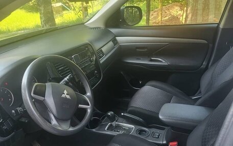 Mitsubishi Outlander III рестайлинг 3, 2013 год, 930 000 рублей, 4 фотография