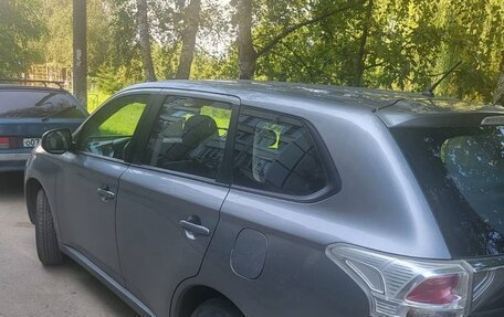 Mitsubishi Outlander III рестайлинг 3, 2013 год, 930 000 рублей, 5 фотография