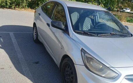 Hyundai Solaris II рестайлинг, 2013 год, 570 000 рублей, 2 фотография