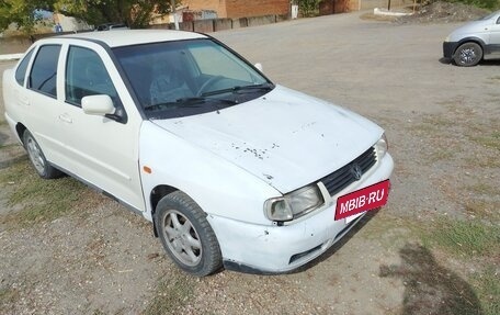 Volkswagen Polo III рестайлинг, 1998 год, 130 000 рублей, 2 фотография