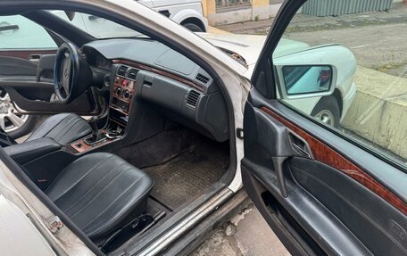 Mercedes-Benz E-Класс, 1998 год, 250 000 рублей, 7 фотография