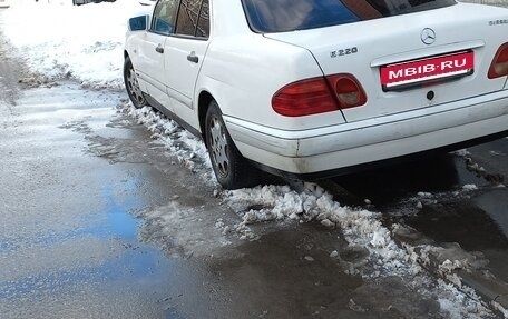 Mercedes-Benz E-Класс, 1998 год, 250 000 рублей, 4 фотография