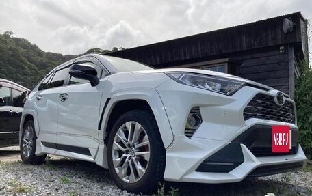 Toyota RAV4, 2022 год, 4 020 000 рублей, 5 фотография