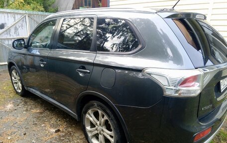 Mitsubishi Outlander III рестайлинг 3, 2014 год, 1 170 000 рублей, 3 фотография