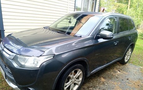 Mitsubishi Outlander III рестайлинг 3, 2014 год, 1 170 000 рублей, 5 фотография