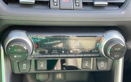 Toyota RAV4, 2025 год, 3 940 000 рублей, 23 фотография