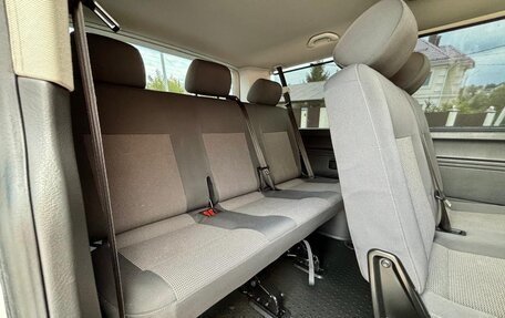 Volkswagen Caravelle T5, 2012 год, 1 920 000 рублей, 13 фотография
