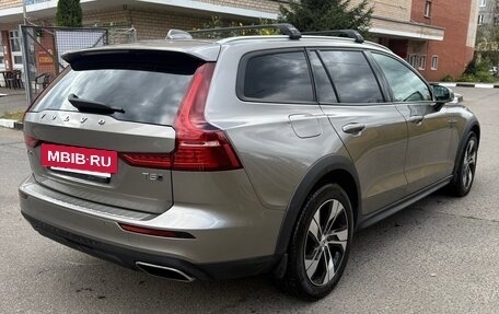 Volvo V60 Cross Country II, 2021 год, 3 950 000 рублей, 3 фотография
