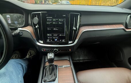Volvo V60 Cross Country II, 2021 год, 3 950 000 рублей, 8 фотография