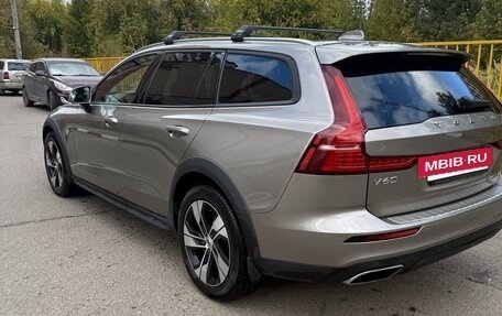Volvo V60 Cross Country II, 2021 год, 3 950 000 рублей, 5 фотография