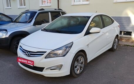 Hyundai Solaris II рестайлинг, 2015 год, 670 000 рублей, 2 фотография