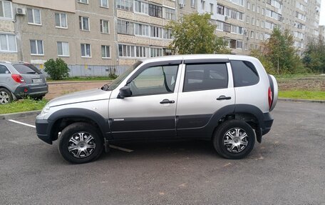 Chevrolet Niva I рестайлинг, 2017 год, 675 000 рублей, 3 фотография