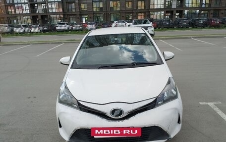 Toyota Vitz, 2015 год, 550 000 рублей, 3 фотография
