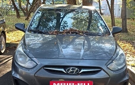 Hyundai Solaris II рестайлинг, 2011 год, 800 000 рублей, 3 фотография