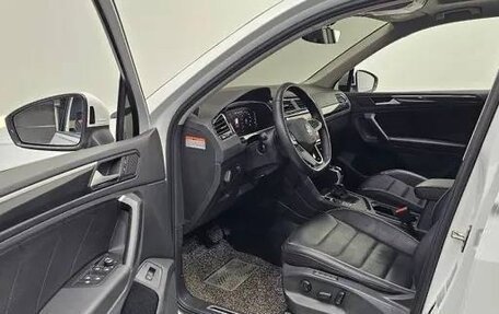 Volkswagen Tiguan II, 2022 год, 2 710 000 рублей, 6 фотография
