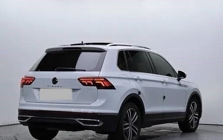 Volkswagen Tiguan II, 2022 год, 2 710 000 рублей, 3 фотография
