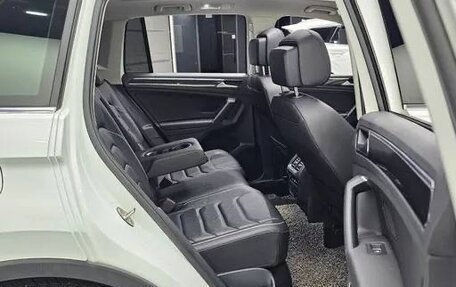Volkswagen Tiguan II, 2022 год, 2 710 000 рублей, 12 фотография