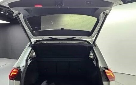 Volkswagen Tiguan II, 2022 год, 2 710 000 рублей, 13 фотография