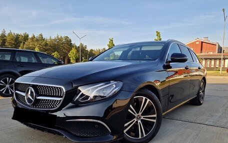 Mercedes-Benz E-Класс, 2020 год, 2 350 000 рублей, 1 фотография