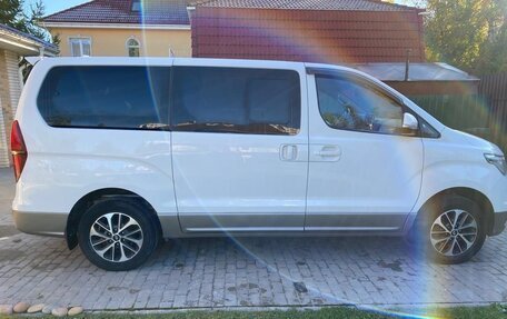 Hyundai Grand Starex Grand Starex I рестайлинг 2, 2019 год, 4 900 000 рублей, 3 фотография