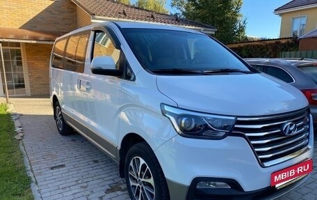 Hyundai Grand Starex Grand Starex I рестайлинг 2, 2019 год, 4 900 000 рублей, 2 фотография