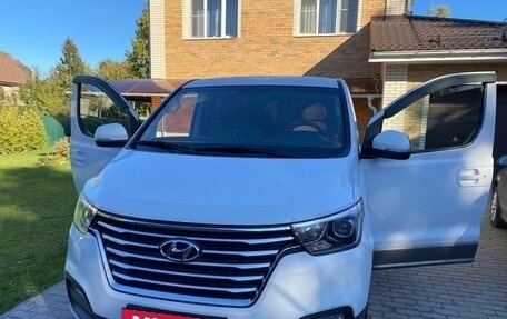 Hyundai Grand Starex Grand Starex I рестайлинг 2, 2019 год, 4 900 000 рублей, 11 фотография