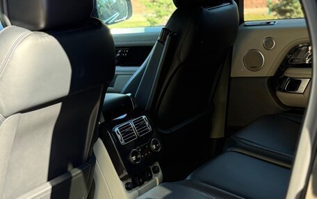 Land Rover Range Rover IV рестайлинг, 2018 год, 6 700 000 рублей, 8 фотография