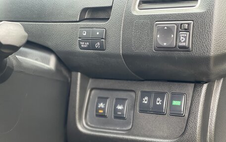 Nissan Serena IV, 2014 год, 1 350 000 рублей, 38 фотография