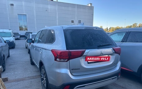 Mitsubishi Outlander III рестайлинг 3, 2018 год, 2 126 000 рублей, 2 фотография