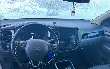 Mitsubishi Outlander III рестайлинг 3, 2018 год, 2 126 000 рублей, 7 фотография