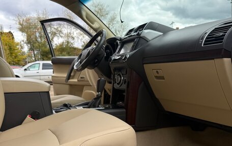 Toyota Land Cruiser Prado 150 рестайлинг 2, 2014 год, 3 690 000 рублей, 13 фотография