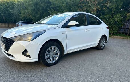 Hyundai Solaris II рестайлинг, 2021 год, 950 000 рублей, 2 фотография