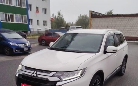 Mitsubishi Outlander III рестайлинг 3, 2016 год, 2 000 000 рублей, 3 фотография