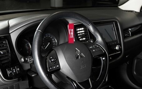 Mitsubishi Outlander III рестайлинг 3, 2021 год, 2 863 100 рублей, 3 фотография