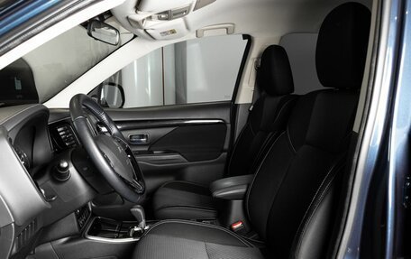 Mitsubishi Outlander III рестайлинг 3, 2021 год, 2 863 100 рублей, 14 фотография