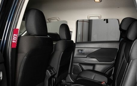 Mitsubishi Outlander III рестайлинг 3, 2021 год, 2 863 100 рублей, 15 фотография