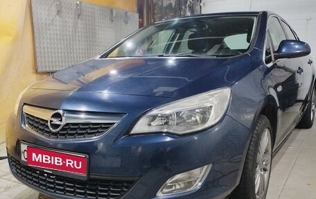 Opel Astra H, 2011 год, 600 000 рублей, 1 фотография