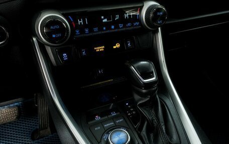 Toyota RAV4, 2020 год, 2 950 000 рублей, 12 фотография