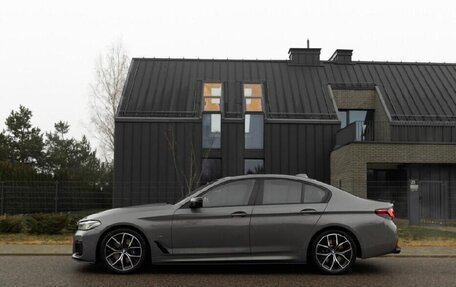 BMW 5 серия, 2022 год, 4 780 000 рублей, 2 фотография