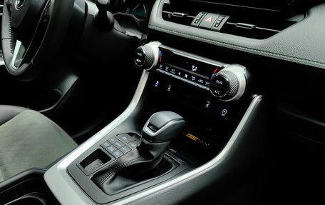 Toyota RAV4, 2025 год, 4 200 000 рублей, 31 фотография