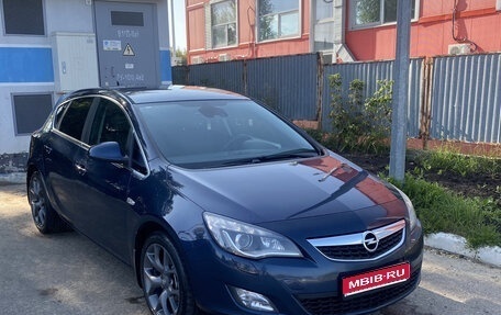 Opel Astra J, 2010 год, 810 000 рублей, 1 фотография