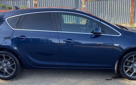 Opel Astra J, 2010 год, 810 000 рублей, 2 фотография