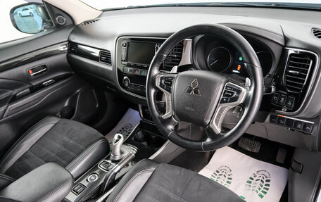 Mitsubishi Outlander III рестайлинг 3, 2016 год, 2 539 000 рублей, 8 фотография
