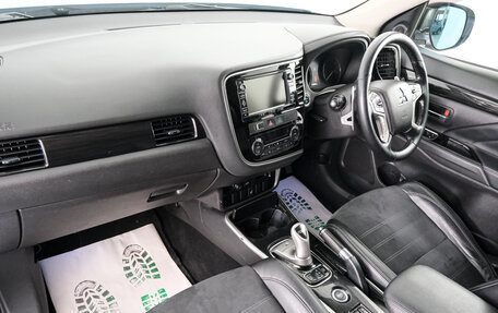 Mitsubishi Outlander III рестайлинг 3, 2016 год, 2 539 000 рублей, 12 фотография