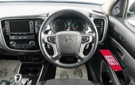 Mitsubishi Outlander III рестайлинг 3, 2016 год, 2 539 000 рублей, 14 фотография