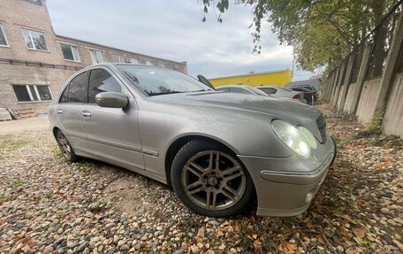 Mercedes-Benz C-Класс, 2004 год, 550 000 рублей, 1 фотография