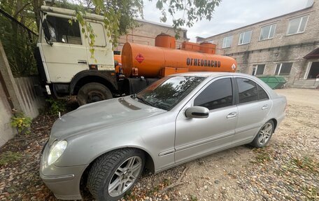 Mercedes-Benz C-Класс, 2004 год, 550 000 рублей, 2 фотография