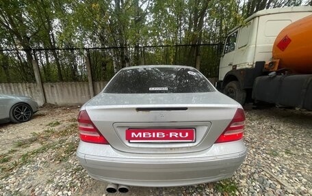 Mercedes-Benz C-Класс, 2004 год, 550 000 рублей, 3 фотография